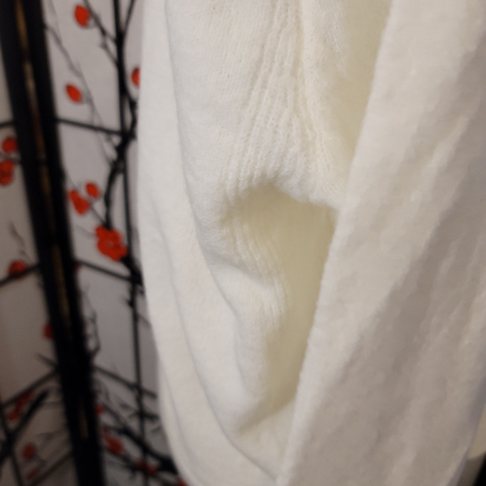 NEW TAGS ON "HOOKED UP BY I.O.T. SOFT FUZZY LADIES KNIT CARDIGAN - Picture 10 of 12